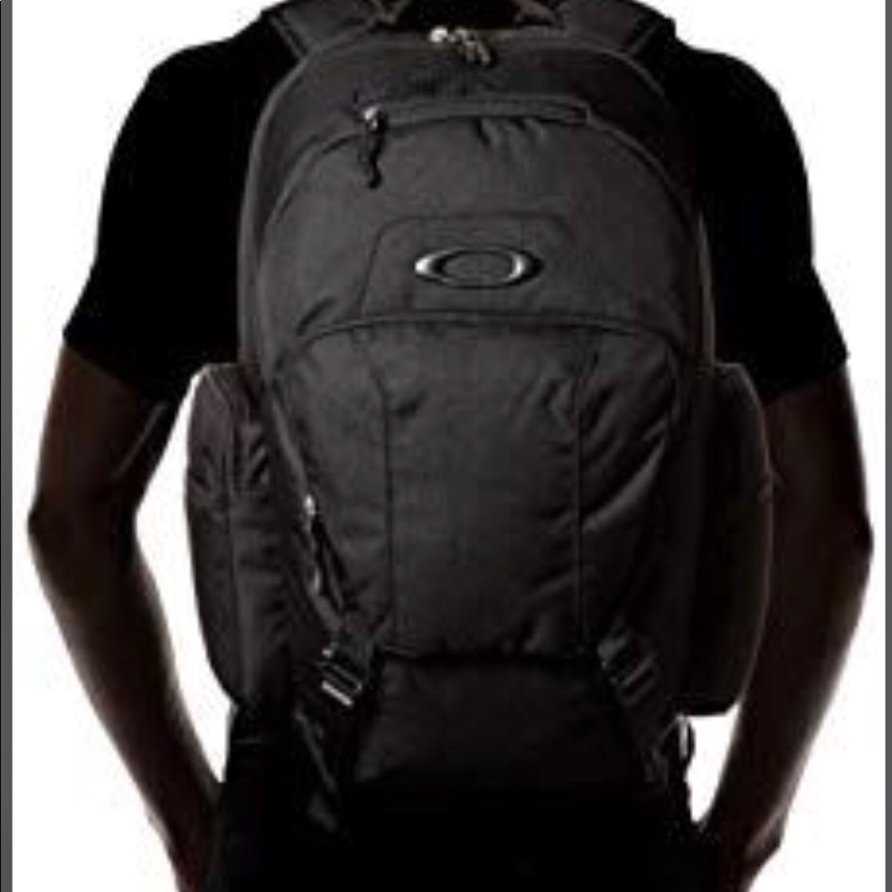 New Oakley Blade 30 Backpack Stylish Jet Black NWT